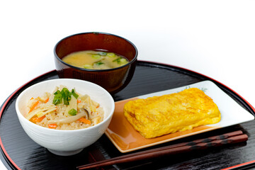 和食　たけのこ飯　とても香り高い筍ご飯は、日本の春にふさわしい料理です。