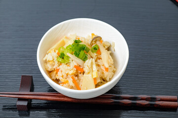和食　たけのこ飯　とても香り高い筍ご飯は、日本の春にふさわしい料理です。