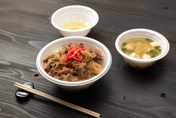 牛丼のテイクアウトイメージ