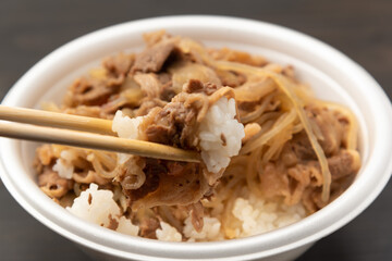 牛丼のテイクアウトイメージ