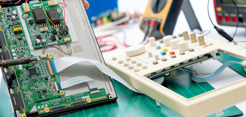 Repair of a medical measuring device in a laboratory
