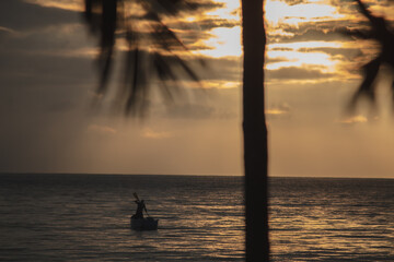 Atardecer sobre el mar