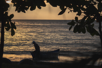 Atardecer sobre el mar