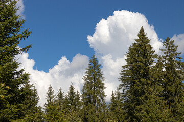 Wolkenformationen in den Salzburger Alpen