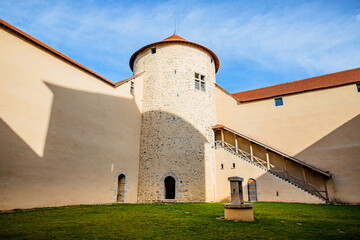 Fototapeta na wymiar Cour intérieur du Château des Allymes