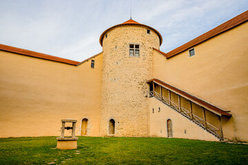 Fototapeta na wymiar Cour intérieur du Château des Allymes