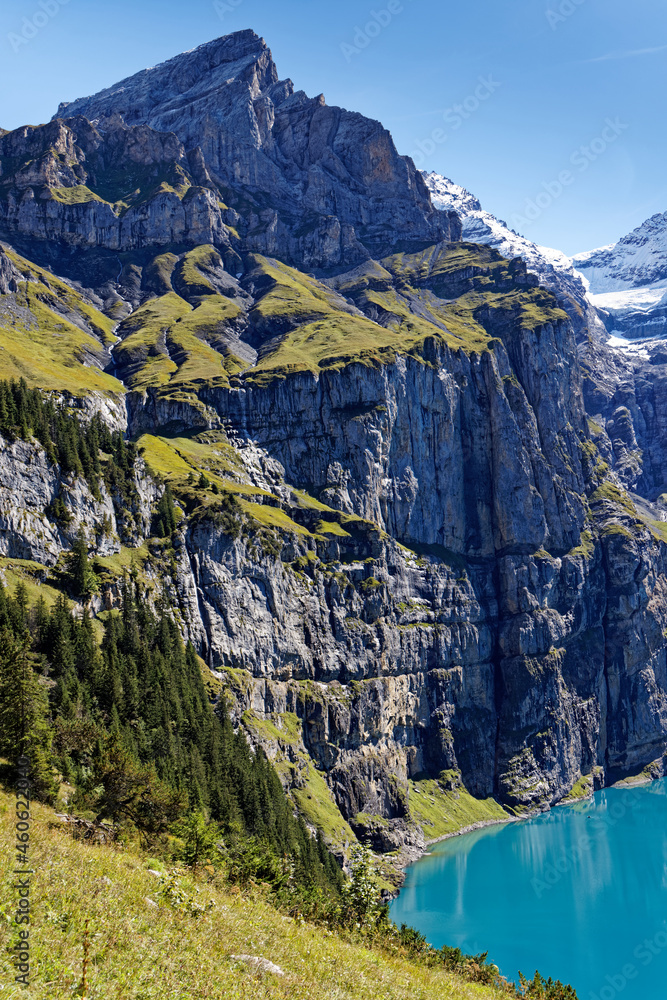 Wall mural le lac oeschienesee dans les alpes suisses