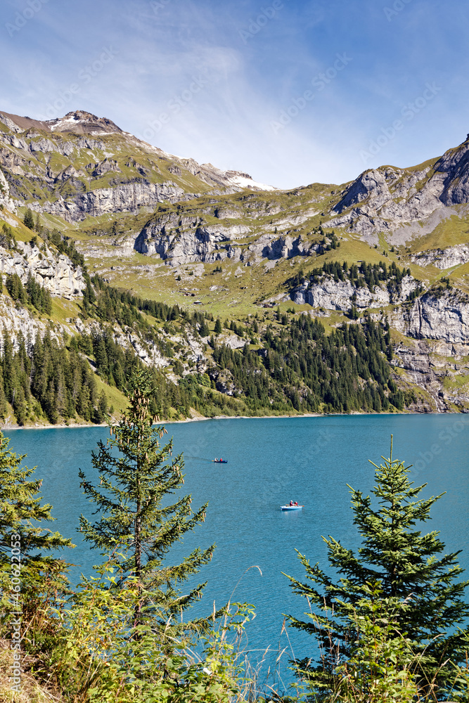 Poster le lac Oeschienesee dans les alpes Suisses