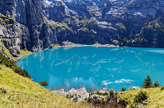 le lac Oeschienesee dans les alpes Suisses © Olympixel