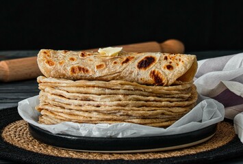 Chapati gerollt mit Butter 