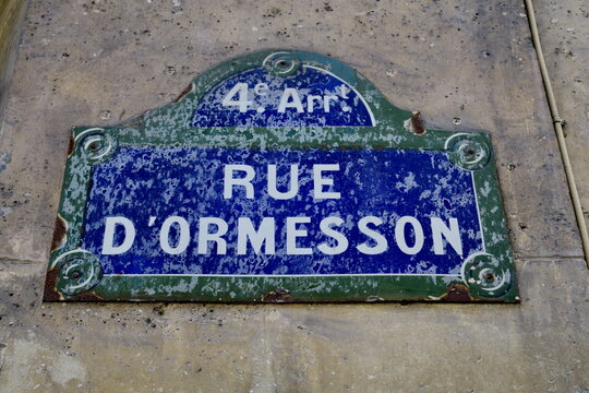 Rue d'Ormesson. Plaque de nom de rue. Paris.