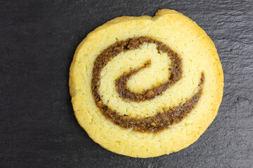 swirl cookie with pecan nuts