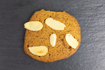 spicy cookie with sliced almonds