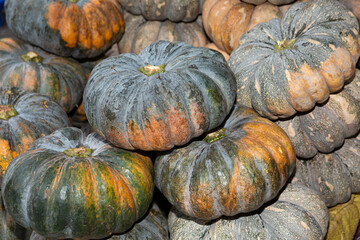Venta de calabazas en el mercado.