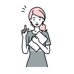 立って書類を手に持って何かひらめいたエステ店員の女性