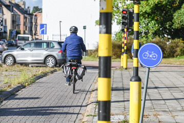 carrefour transport feu rouge circulation velo cycliste environnement ecologie cyclable casque