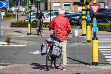 carrefour transport feu rouge circulation velo cycliste environnement ecologie cyclable seniors