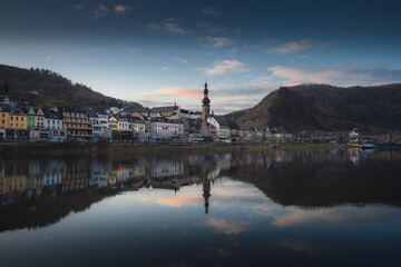 Obraz premium Cochem Skyline at sunset with St Martins Church - Cochem, Rhineland-Palatinate, Germany