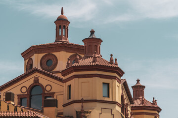 colonial building 