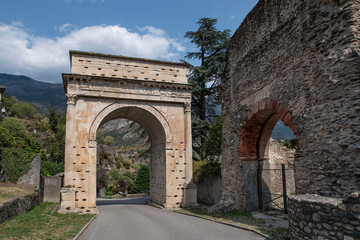 Fototapeta na wymiar Ancient triomph arch of the historical town of Susa in Italy