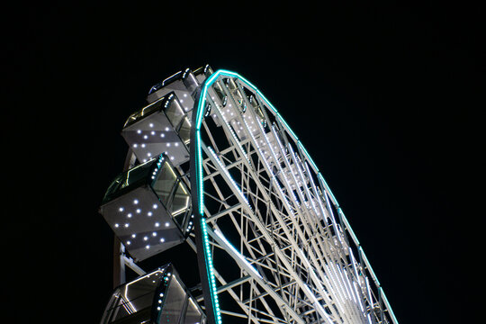 The Kyiv/Kiev Great wheel (ferris wheel) located in Kontraktova Squere at night