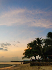 Fototapeta na wymiar Evening sunset on the beach of a tropical island by the ocean