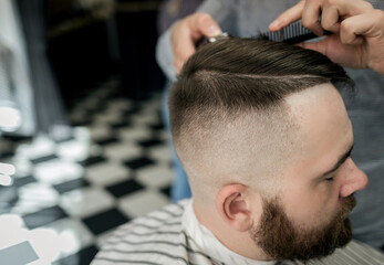 Obraz premium barber making modern haircut