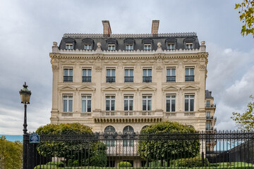 Obraz premium Paris, beautiful building, place Charles-de-Gaulle, luxury neighborhood 