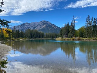 Fototapeta na wymiar Landscapes of Banff Alberta in the fall