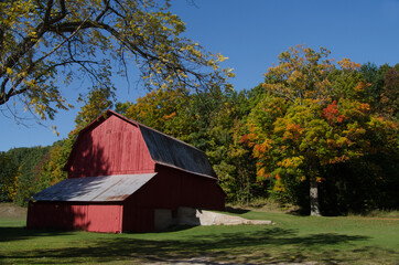red barn in autumn