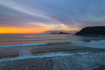 Fototapeta premium Colourful high cloud covered sunrise seascape