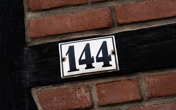 Hausnummer 144