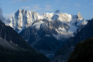 Obraz premium The Grandes Jorasses from across the Chamonix Valley above a glacier