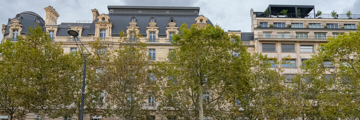 Paris, beautiful building, avenue des Champs-Elysees, luxury neighborhood
