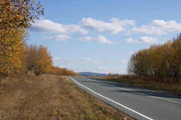 Поселок Висим, Свердловская область, Урал, октябрьское поле, осень. 