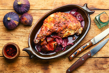 Chicken baked with figs