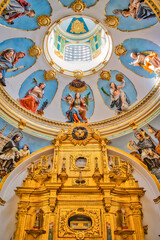 Fototapeta na wymiar Bóveda de San Juan de Sahagún con pinturas murales de santa Catalina y Santa María Magdalena en la catedral de Burgos, España