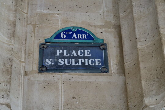 Place Saint Sulpice. Plaque de nom de rue. Paris.