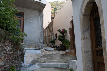 Fototapeta na wymiar Cretan street in a medieval village