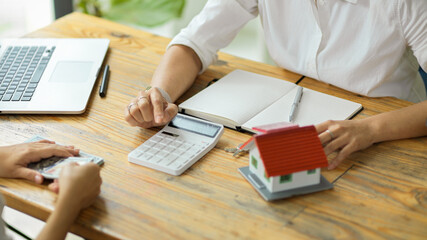 Real estate broker discusses and executes a rental contract with a client