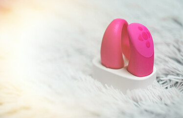 Pink g-spot vibrator with remote control for couples.