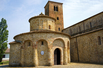 Obraz premium Medieval church of San Giovanni at Vigolo Marchese and baptistery
