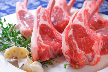 骨付きラム肉のステーキ