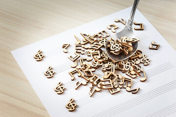 Musical notes and a tablespoon