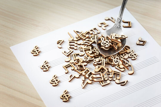 Musical notes and a tablespoon