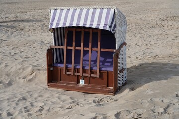 Strandkorb bei Sonnenschein an der Ostsee in Świnoujście (Swinemünde) auf Usedom