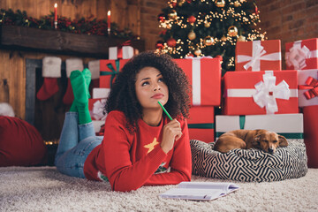 Full body photo of young african woman thoughtful write plan present box decor animal winter holiday indoors