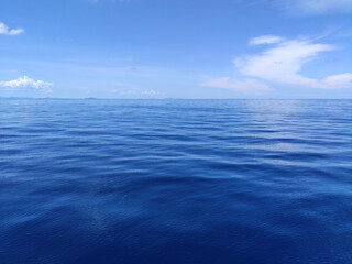 Obraz premium Calm Sea and Blue Sky Background.