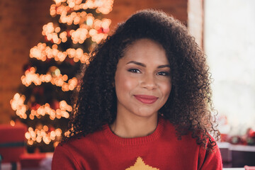 Photo of young attractive african woman happy positive smile christmas time noel spirit atmosphere...