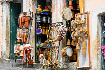 Obraz premium Commerce of typical products and musical instruments of various types on the streets of Pelourinho in the city of Salvador, Bahia